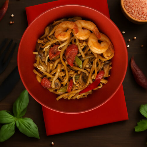 Яєчна локшина в вершковому соусі з морепродуктами